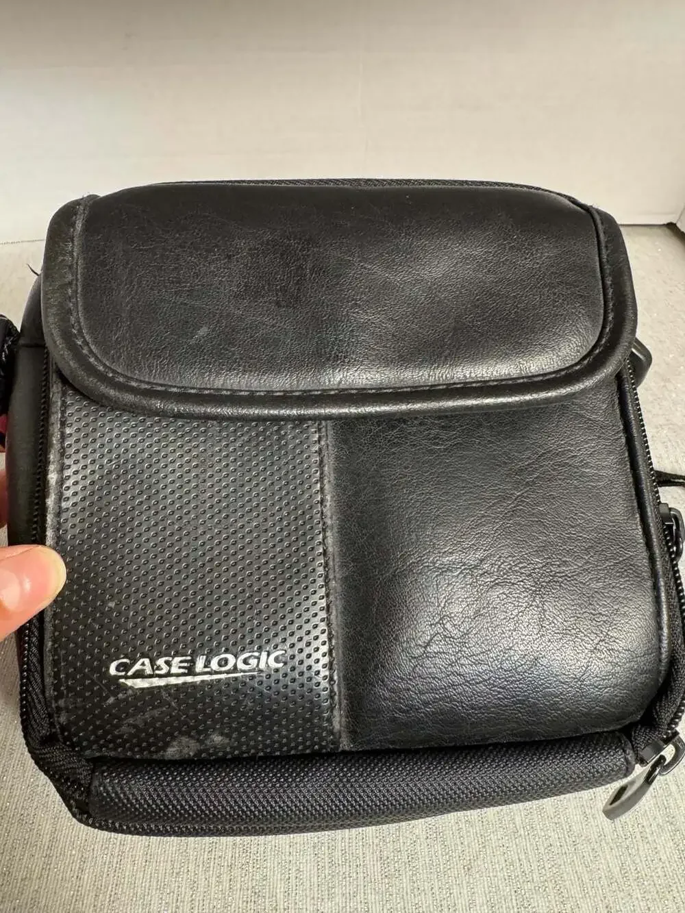 Vintage Case Logic Faux Leather Small Compact Camera Bag with Shoulder Strap